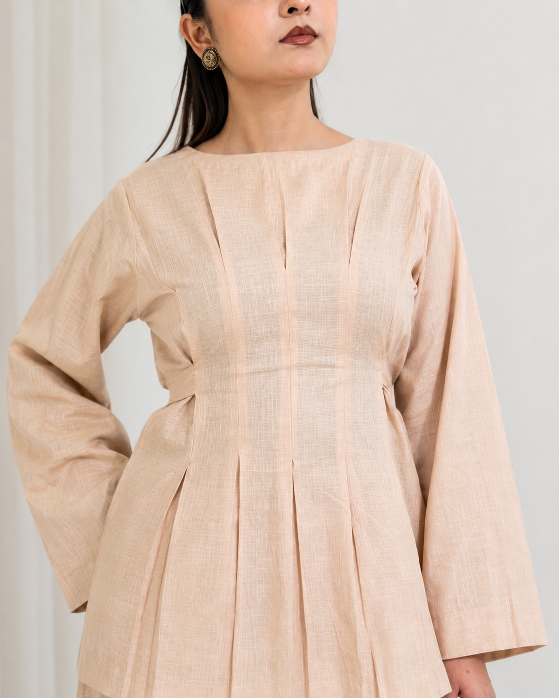 NUDE LINEN co-ord set front close-up, women 2-piece linen outfit fabric detail, minimal summer wear.